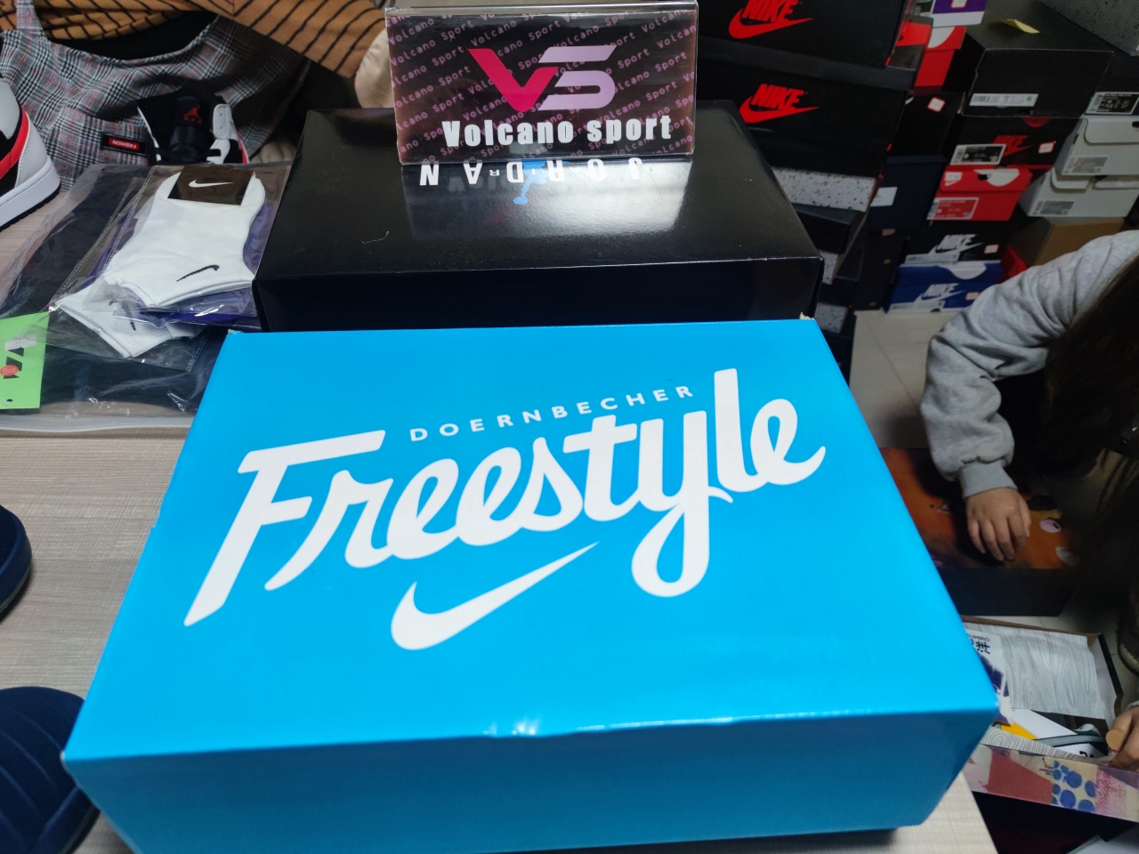 Jordan 6 Retro Doernbecher 392789 401