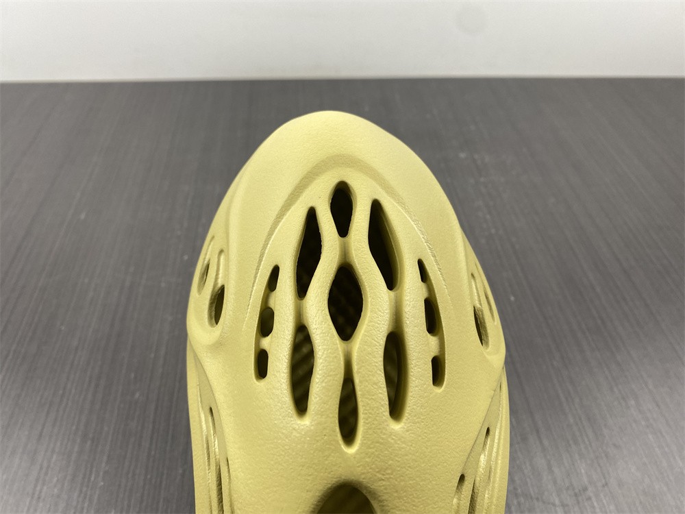adidas Yeezy Foam RNNR Sulfur GV6775