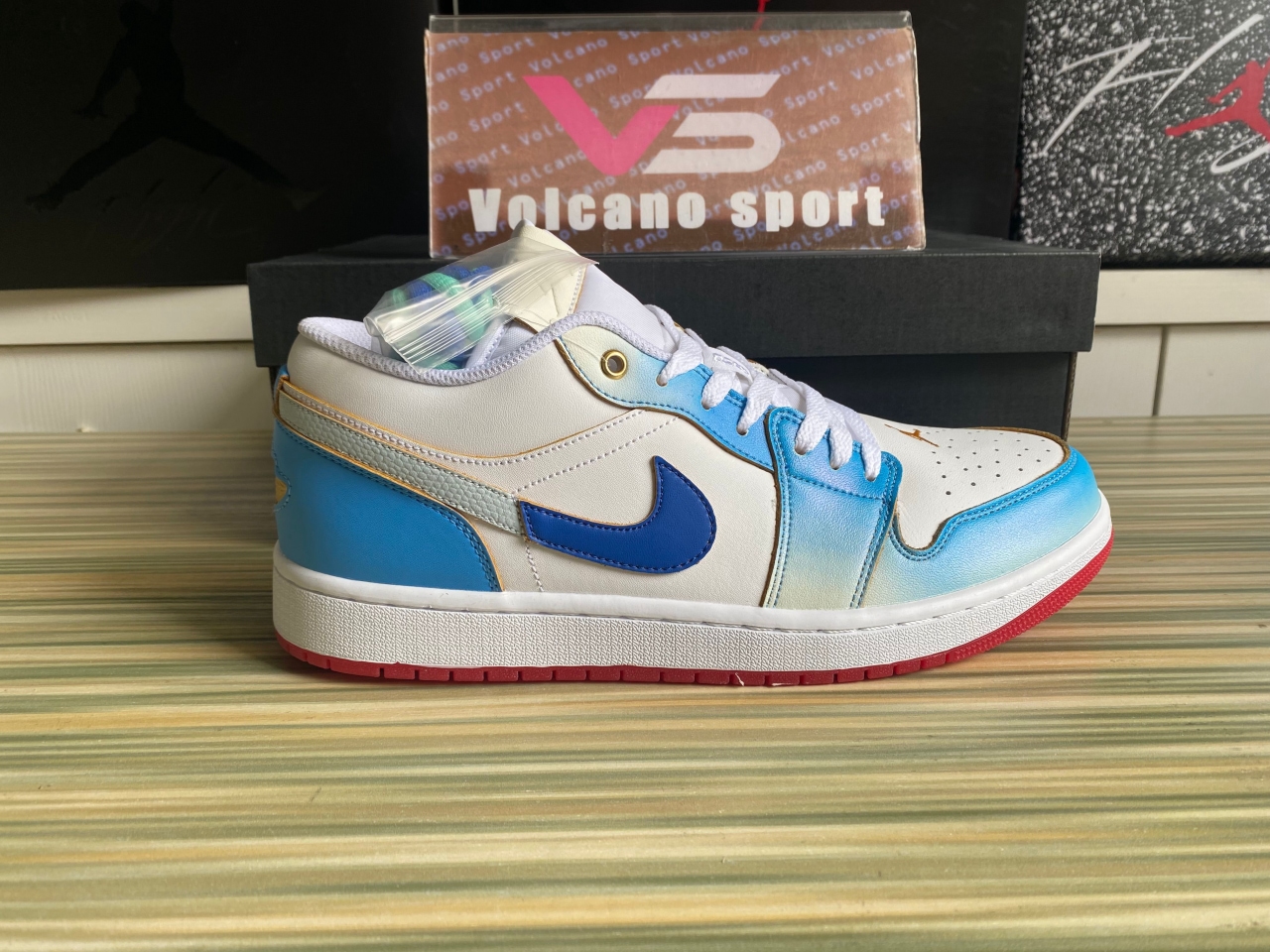 Jordan 1 Low SE University Blue Gradient FN8895-141