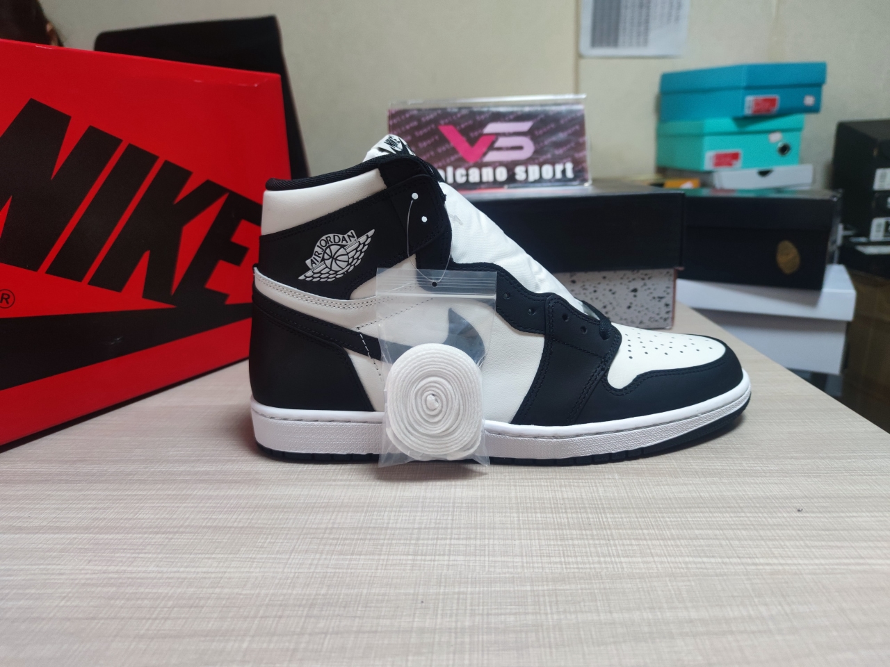 Jordan 1 Retro High 85 Black White BQ4422-001