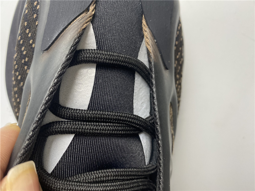 adidas Yeezy 700 V3Clay Brown