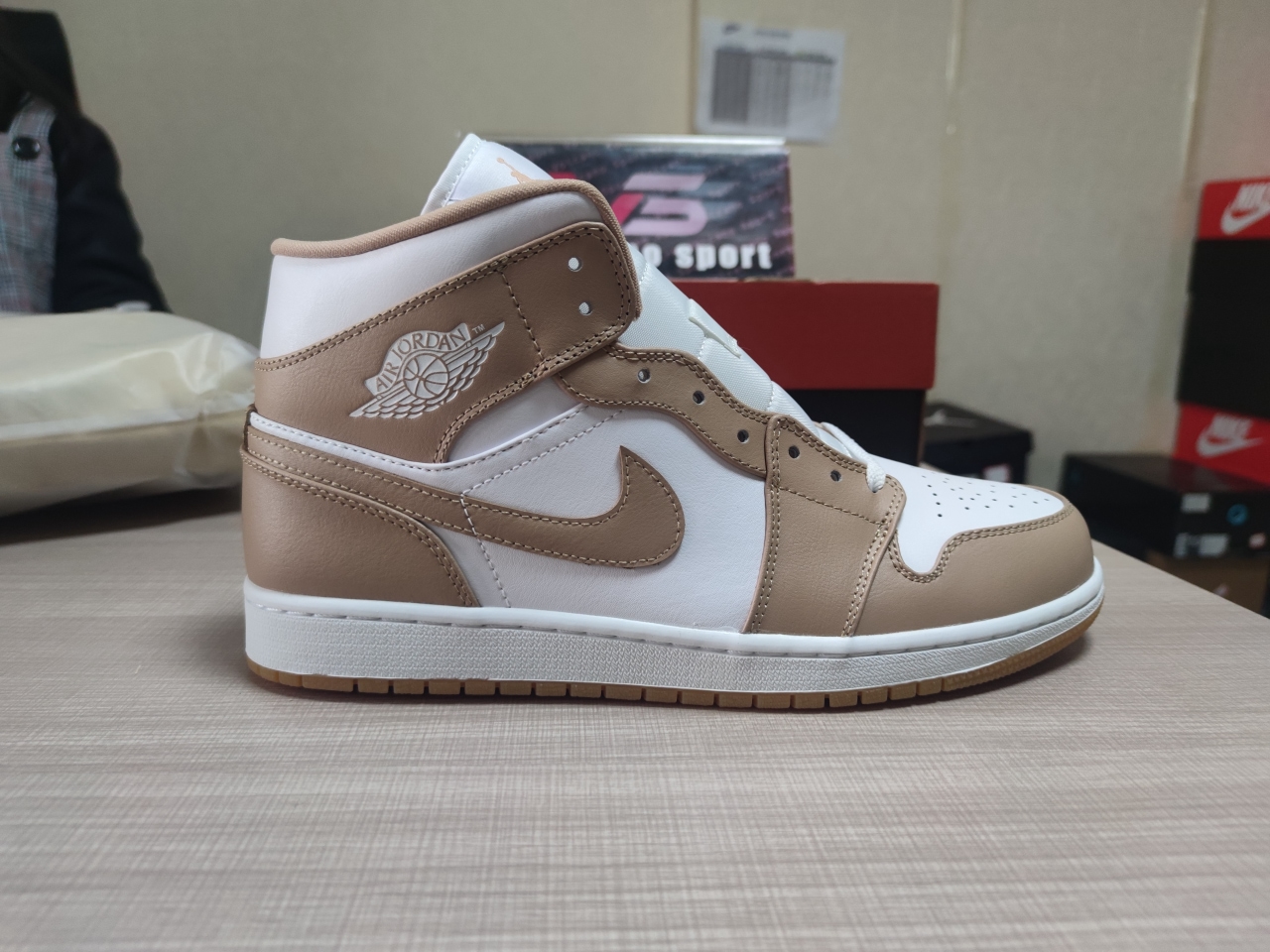 Jordan 1 Mid Tan Gum 554724 271