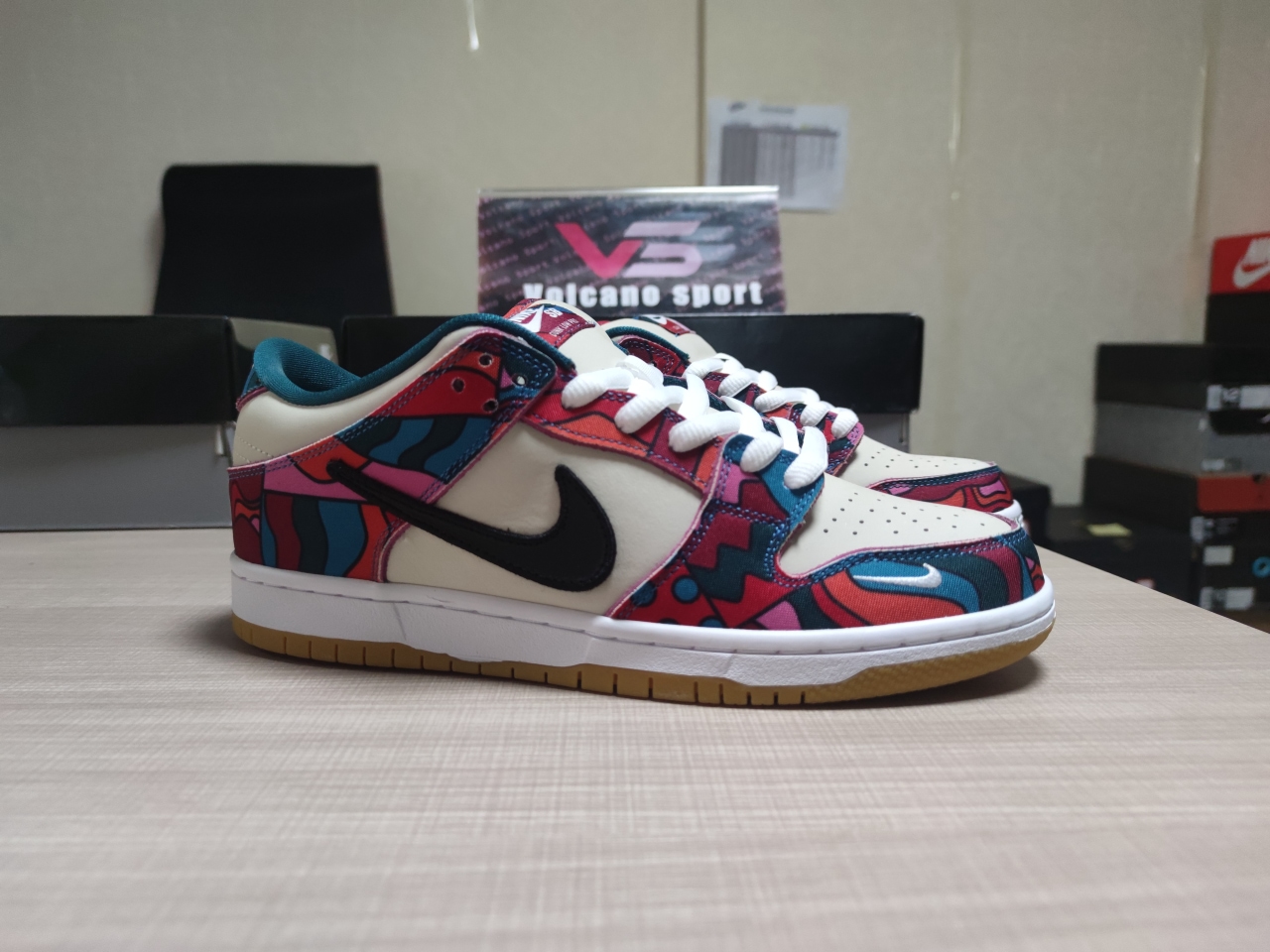 SB Dunk Low Pro Parra Abstract Art DH7695-600