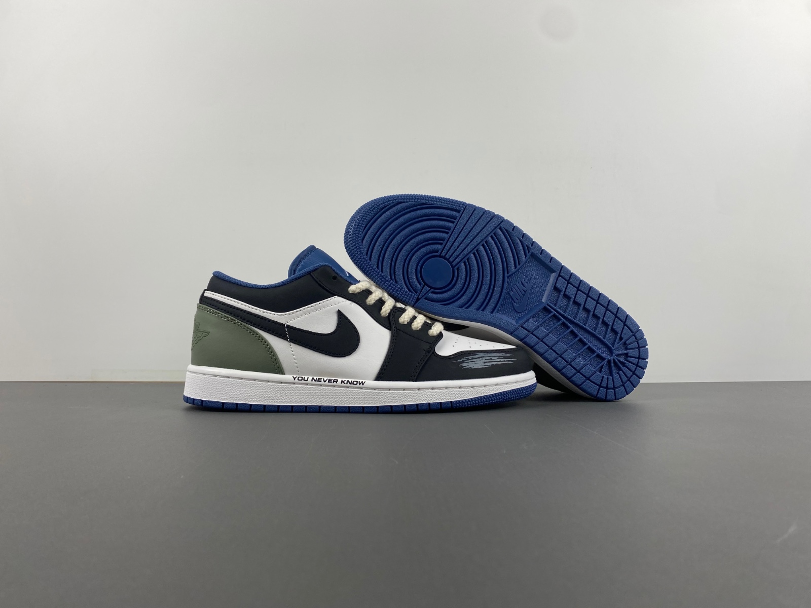 Travis Scott Jordan 1 Low Fragment GH553558-414