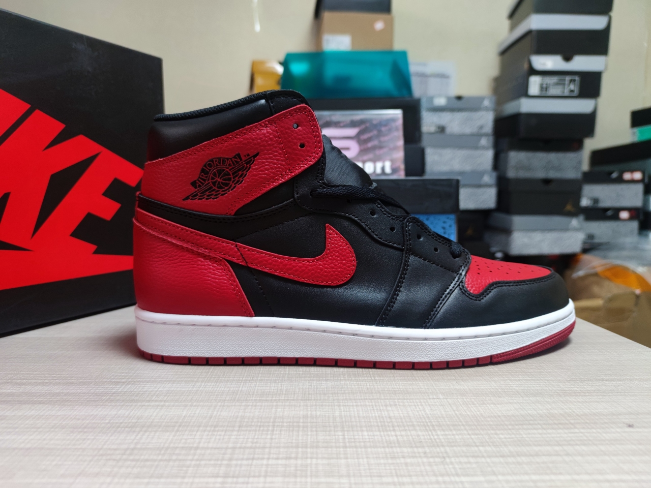 Jordan 1 Retro High Bred Banned 555088-001
