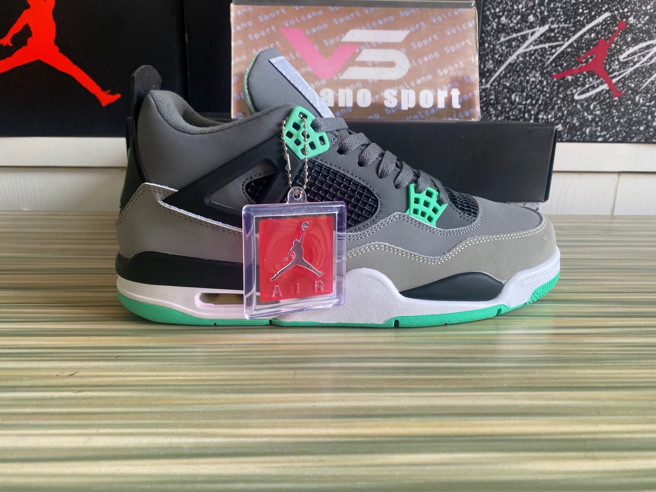 Jordan 4 Retro Green Glow 308497-033