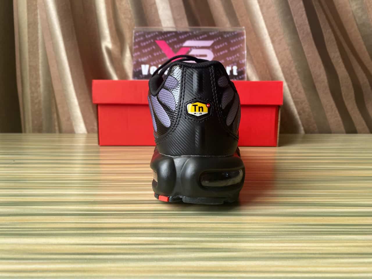 Nike Air Max Plus Black Gradient Red CI2299-001