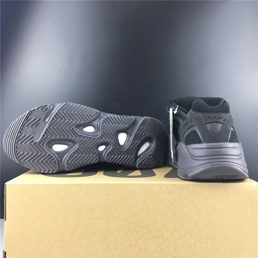 adidas Yeezy Boost 700 V2Vanta