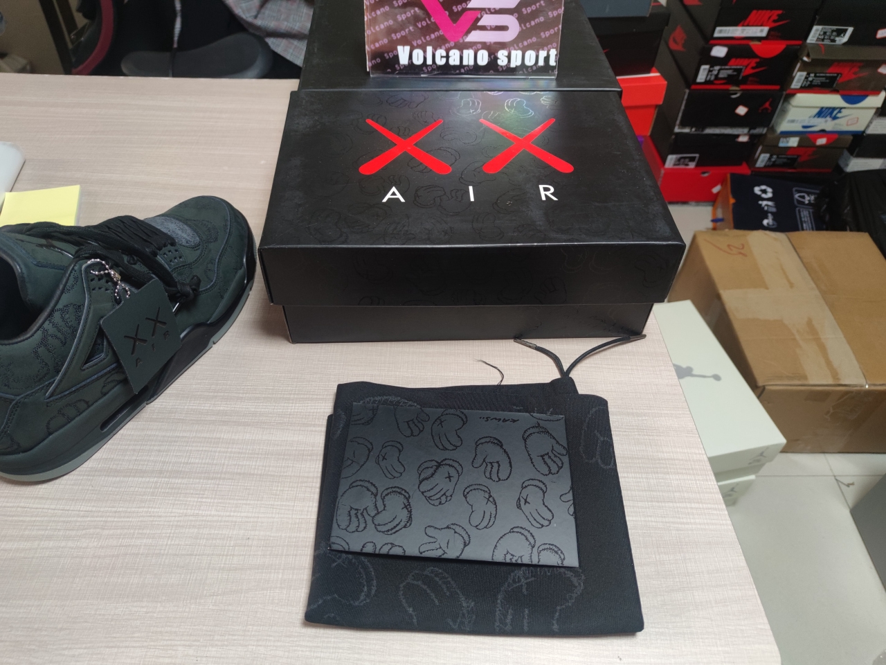 Jordan 4 Retro Kaws Black 930155-001