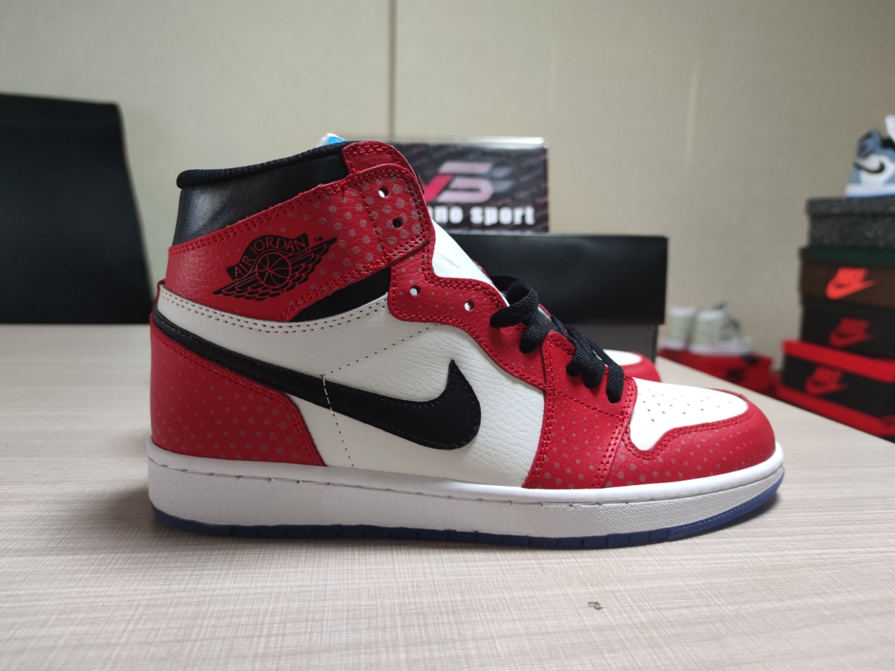 Jordan 1 Retro Spider-Man“Chicago Crystal” 555088-602