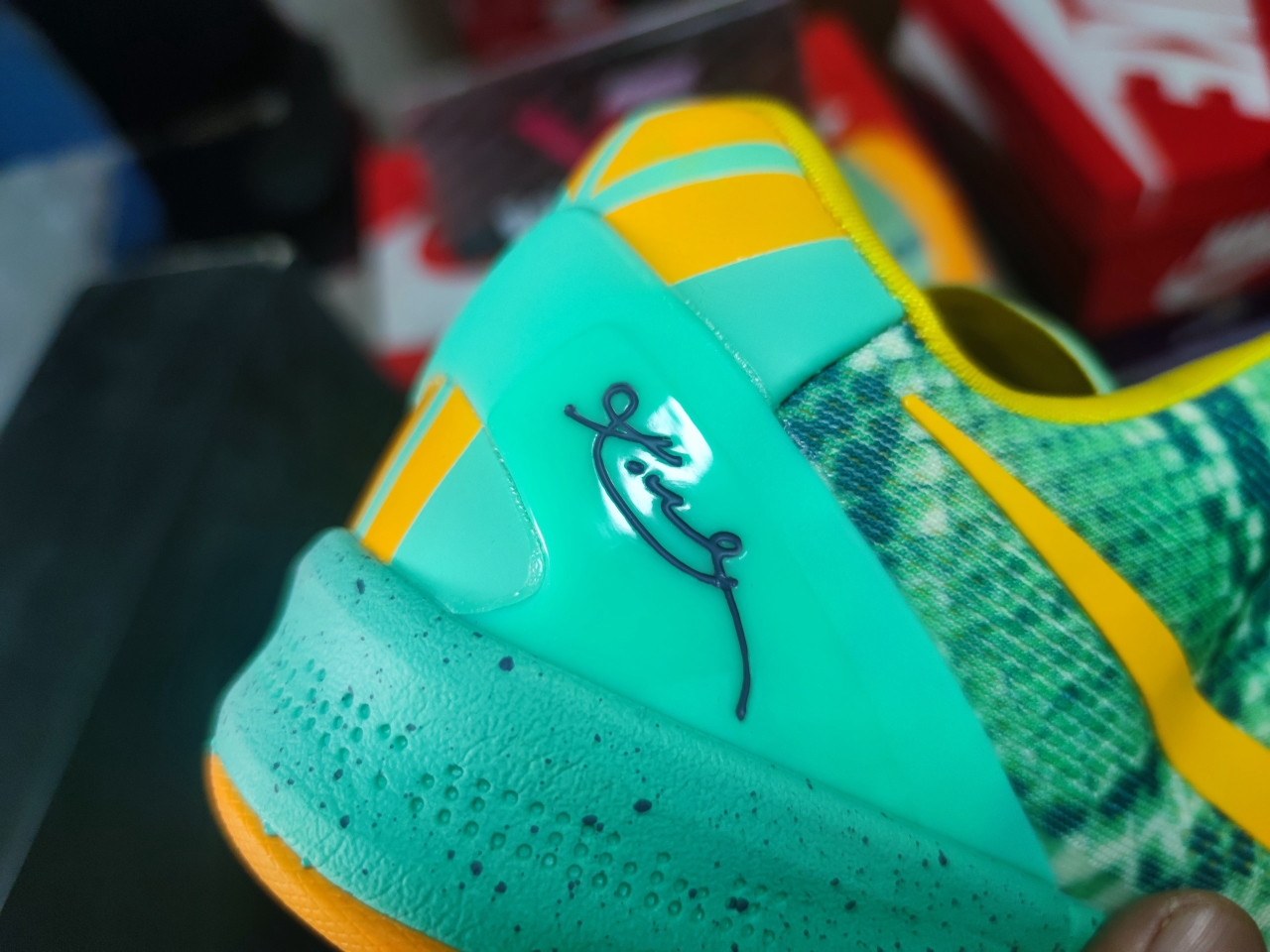 Kobe 8 System Green Glow Laser Orange 555035-304