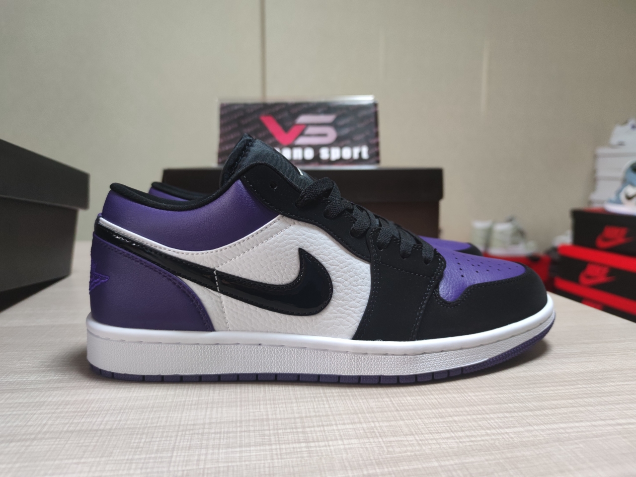 Jordan 1 Low “Purple Court” 553558-125