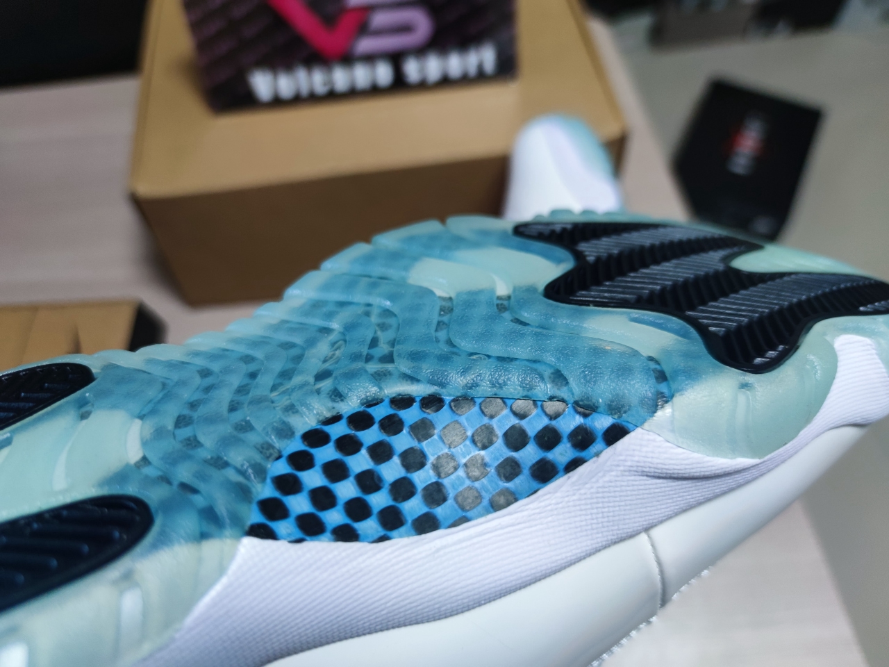 Jordan 11 “Legend Blue” 378037 117