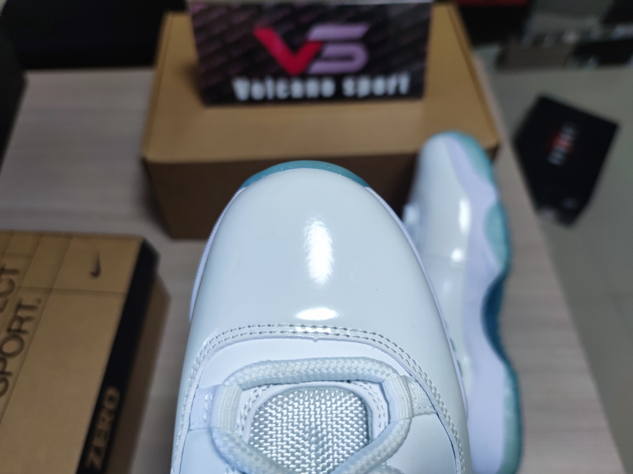Jordan 11 “Legend Blue” 378037 117