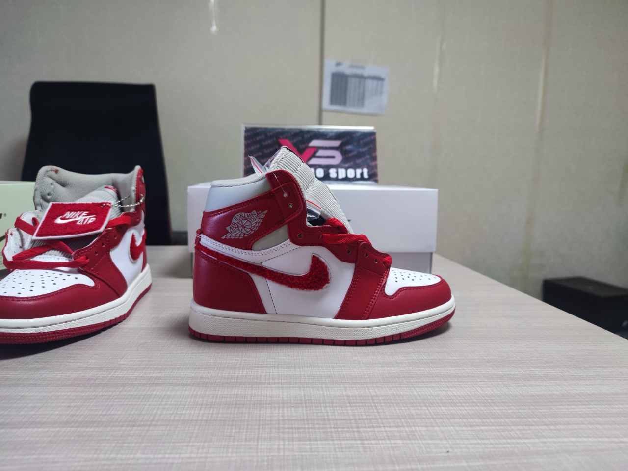 Jordan 1 Retro High OG Varsity Red DJ4891 061