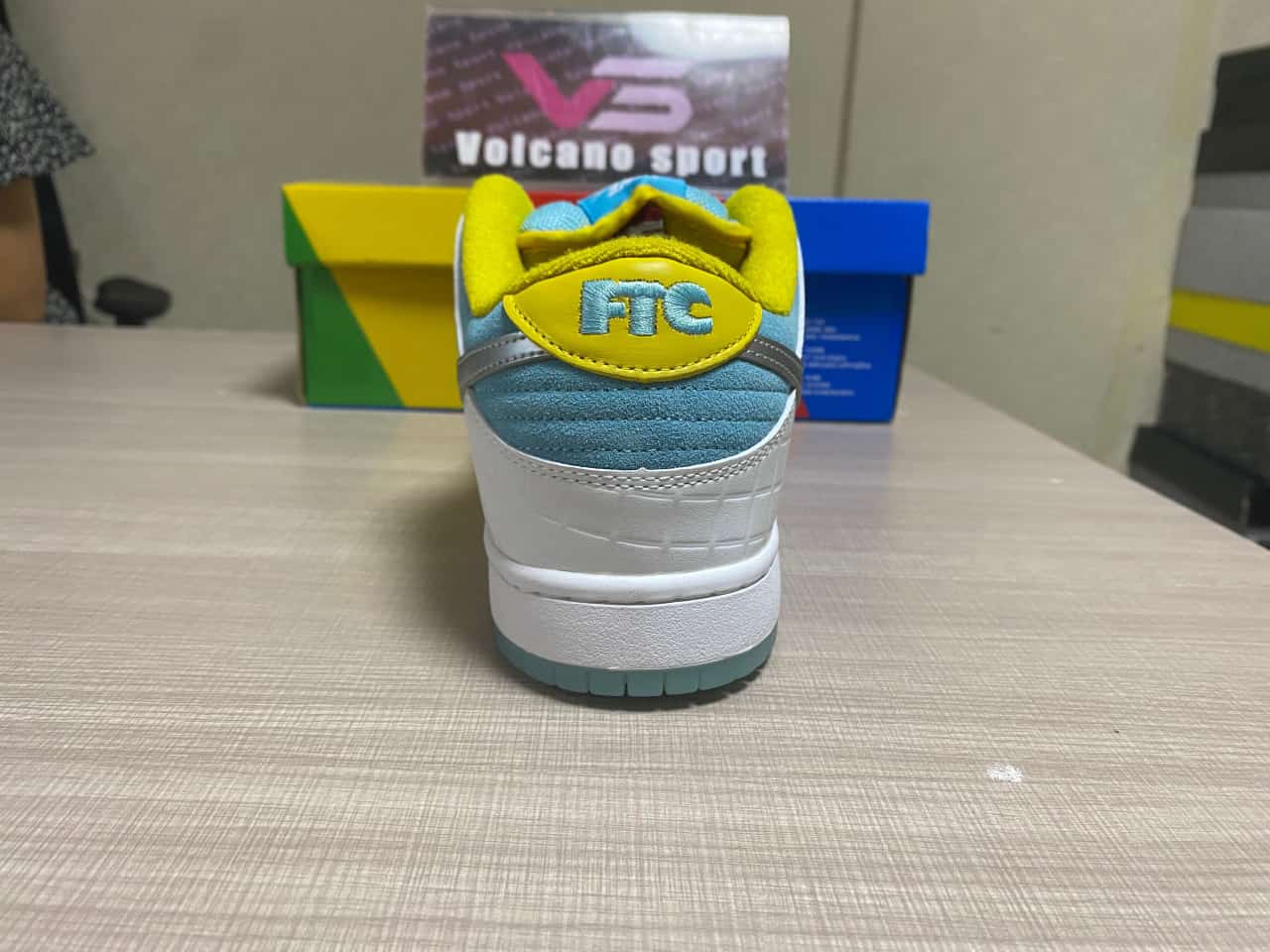 Nike SB Dunk Low Pro FTC Lagoon Pulse DH7687-400