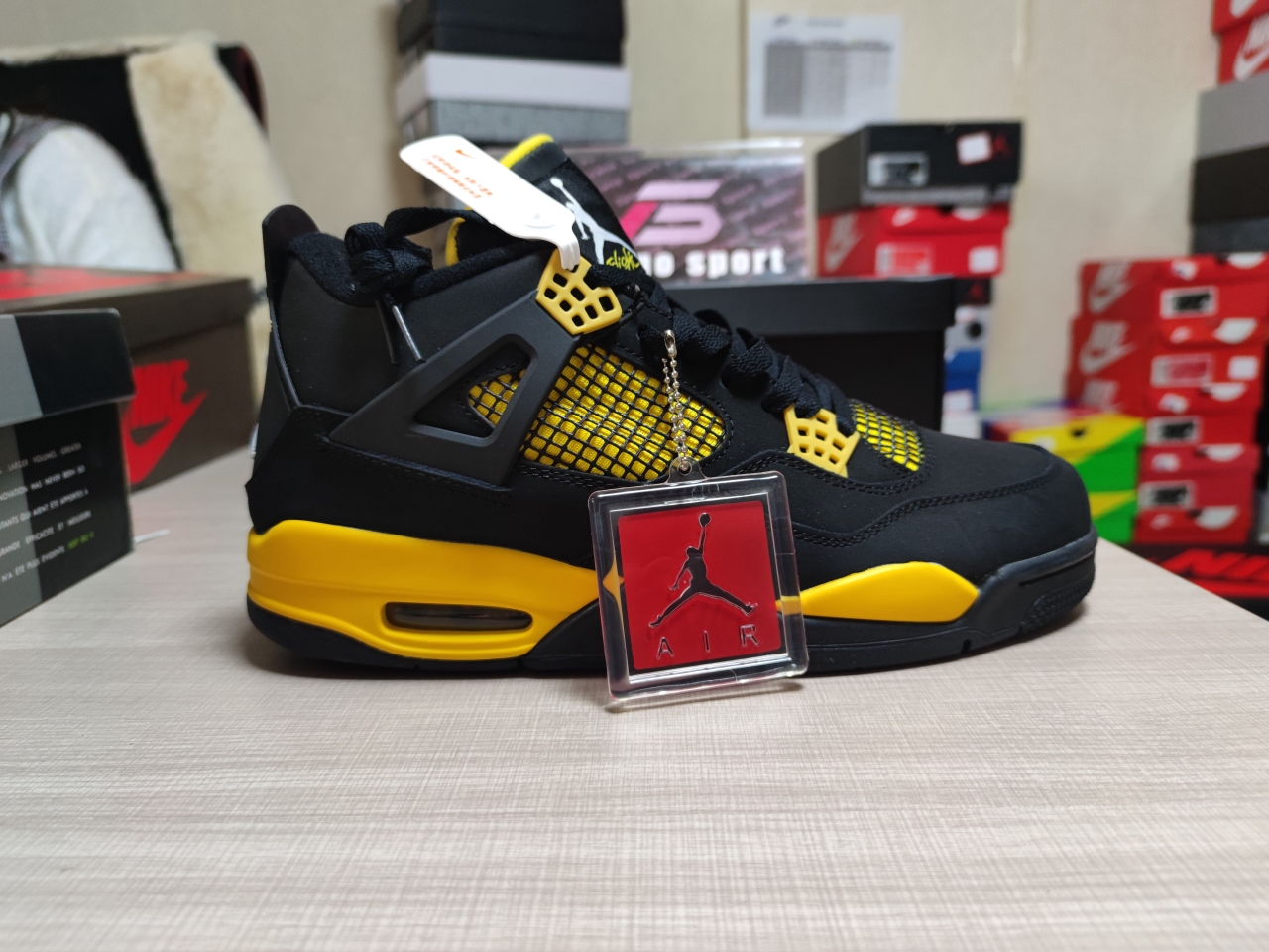 Jordan 4 Retro Thunder 308497 008