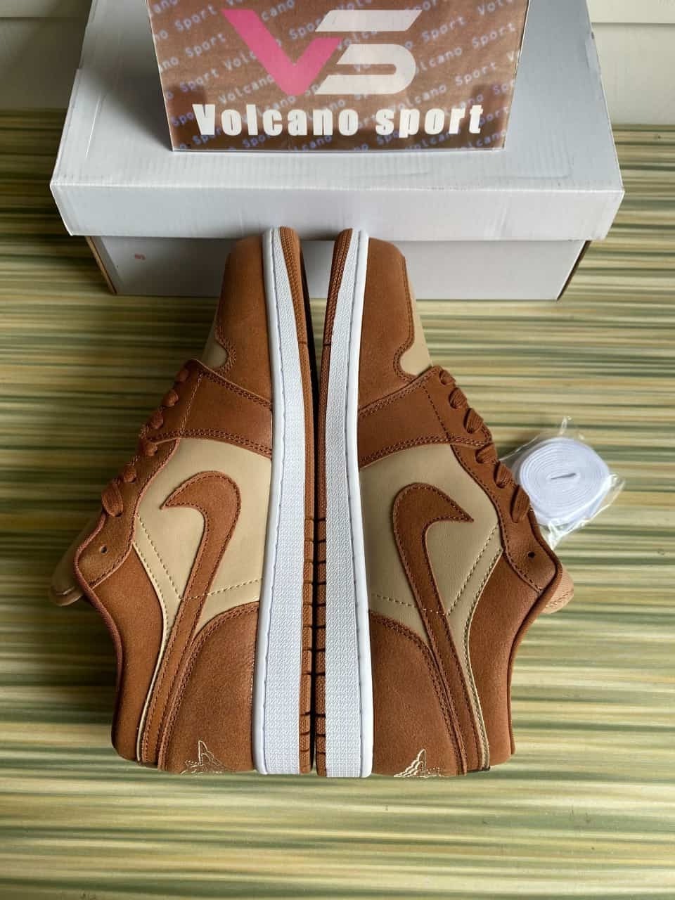 Jordan 1 Low SE Legend Coffee FJ3453-200