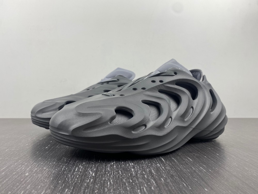 adidas adiFOM Q “Black Carbon”  HP6585