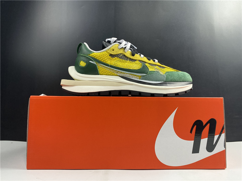Nike Vaporwaffle sacai Tour Yellow Stadium Green CV1363-700