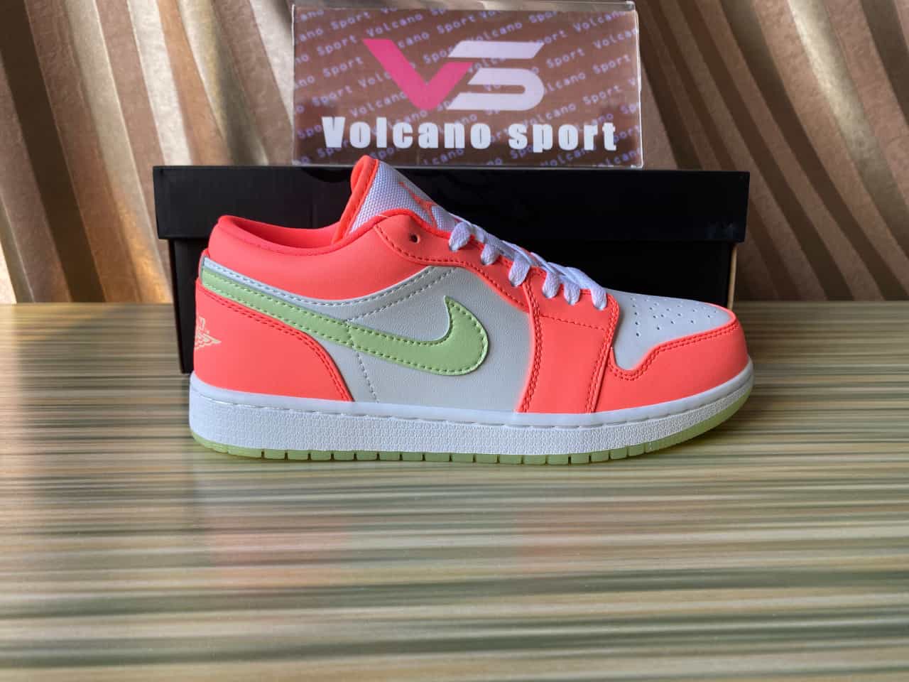 Jordan 1 Low SE Lava Glow FN6772-671