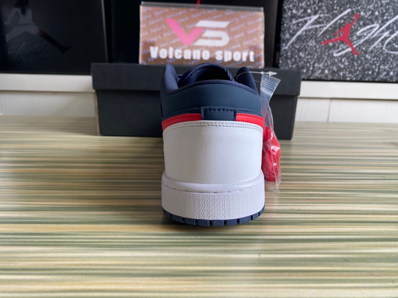 Jordan 1 Low USA CZ8454-400