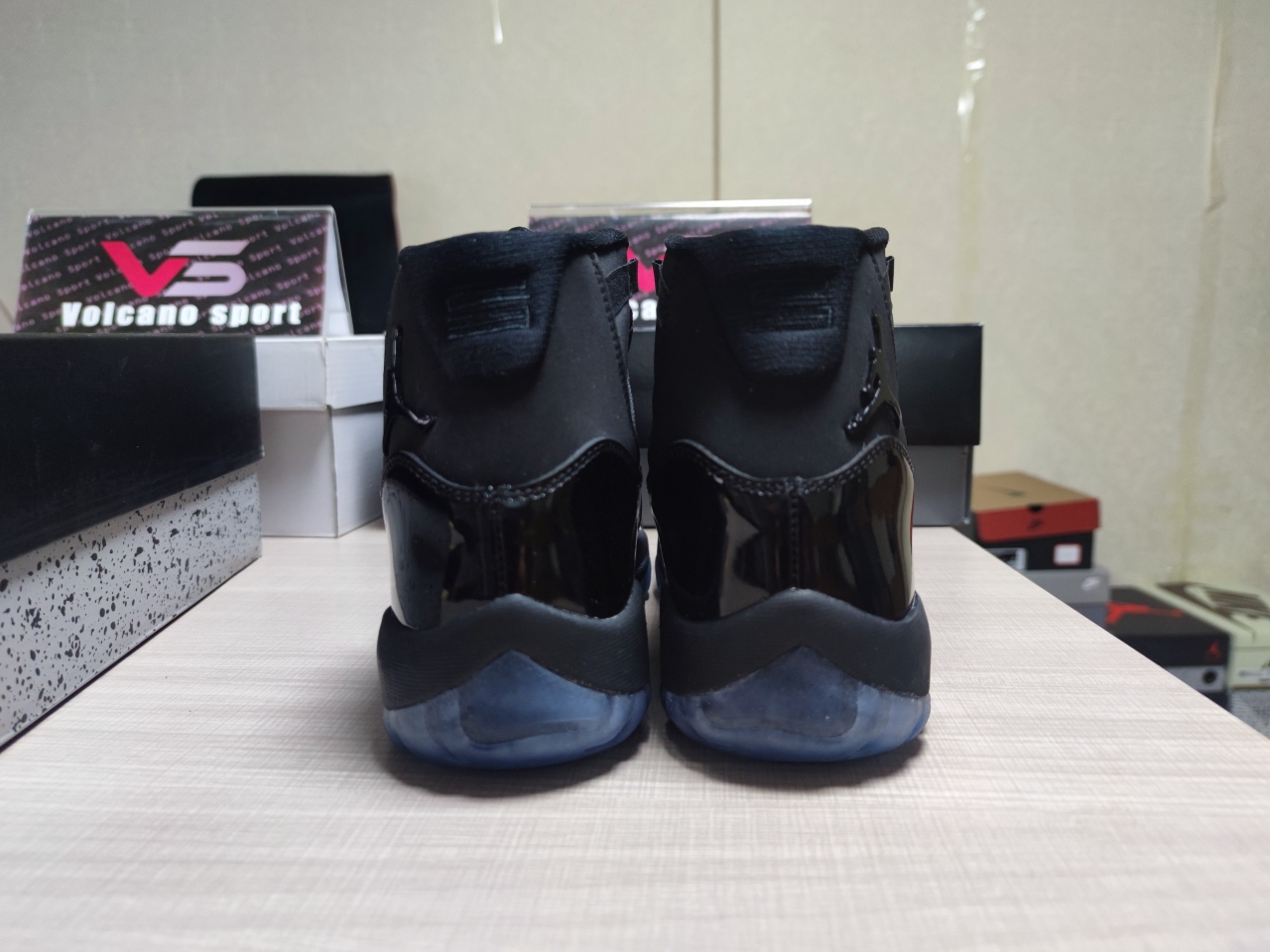 Jordan 11 Cap and Gown 378037-005