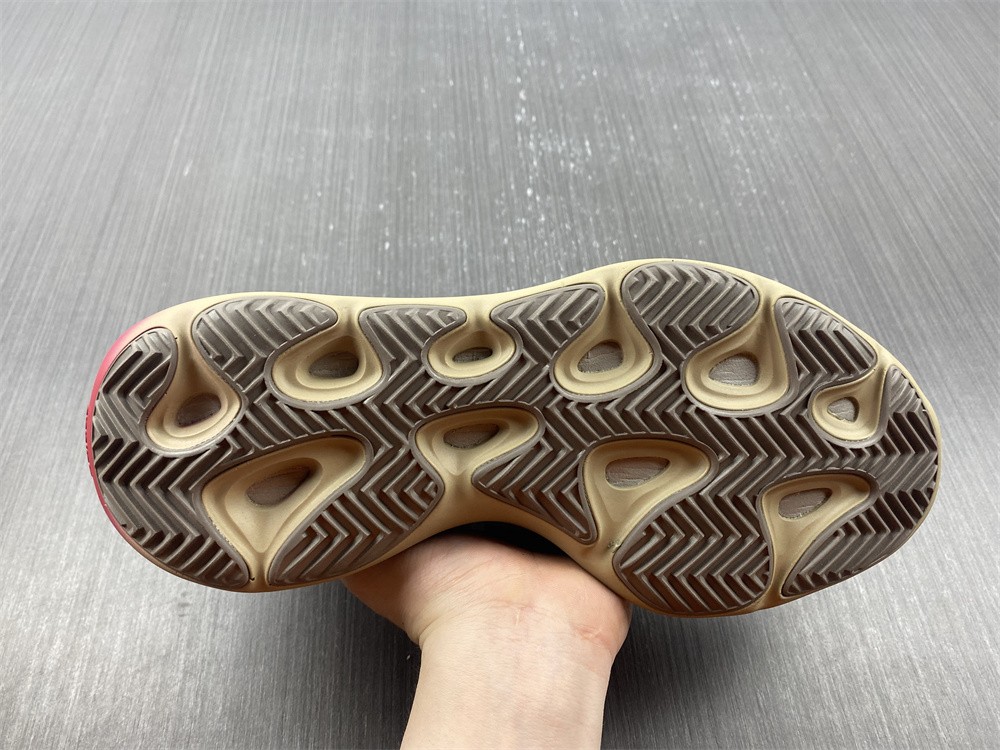 adidas Yeezy 700 V3Fade Carbon