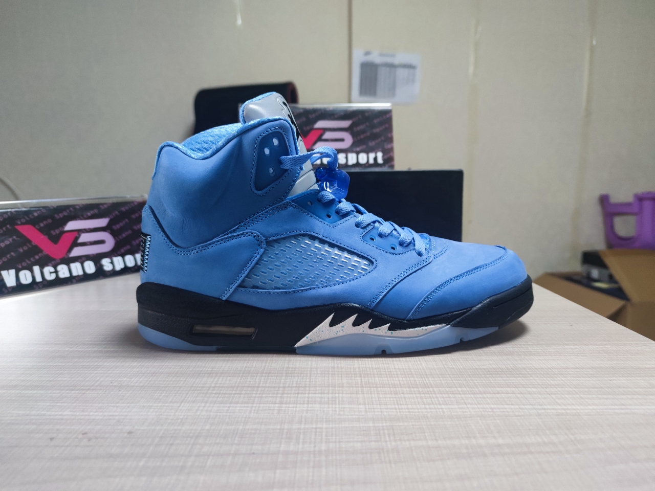 vJordan 5 “UNC
