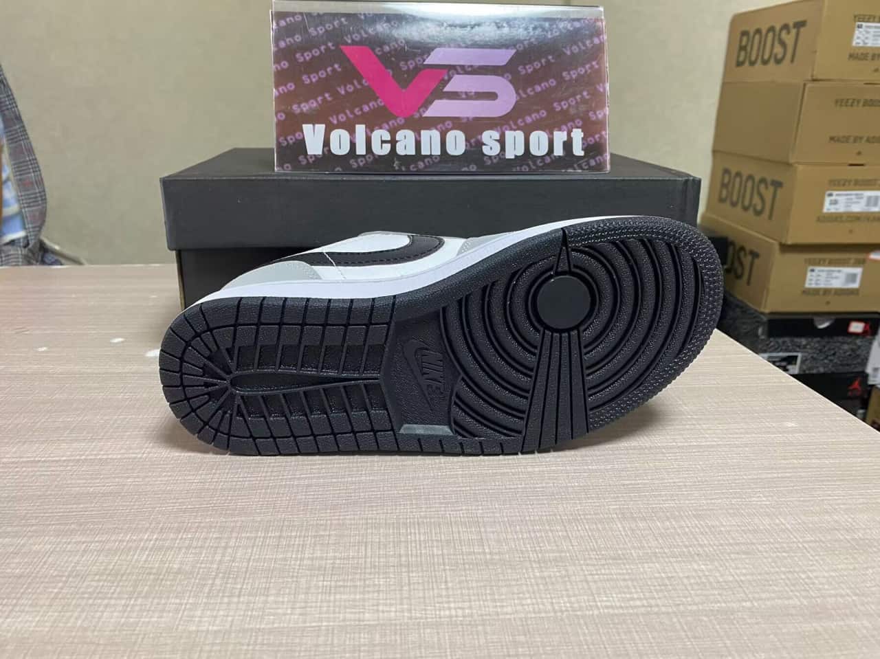 Jordan 1 Low Light Smoke Grey 553558-030