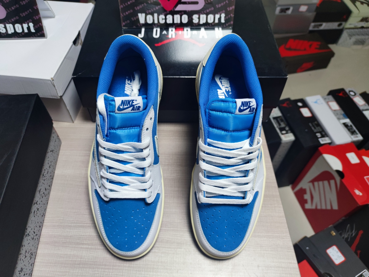 Travis Scott x Jordan 1 low CQ4277-212