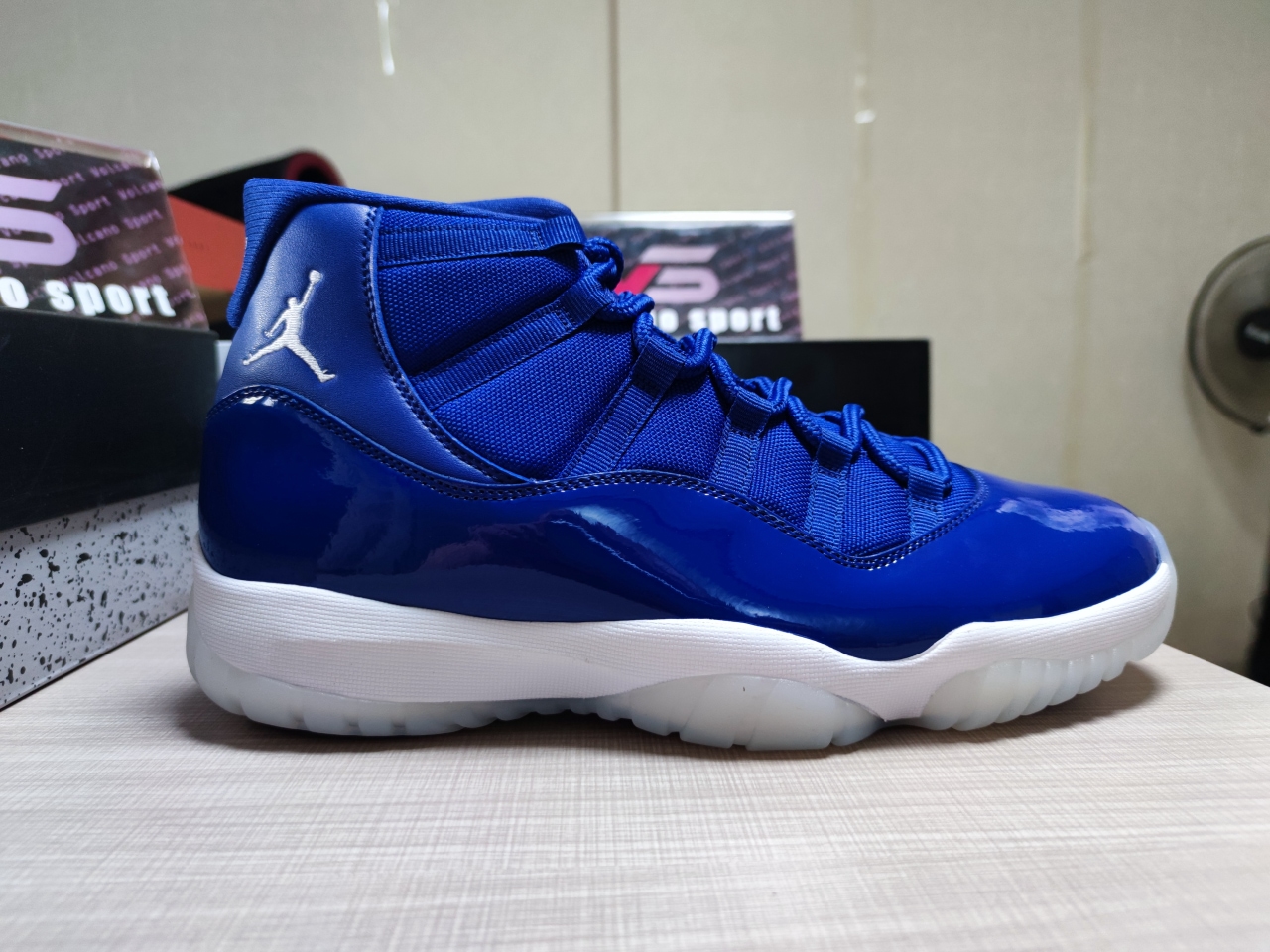 Jordan 11 Retro High WMNS “Barons” AT7802-115