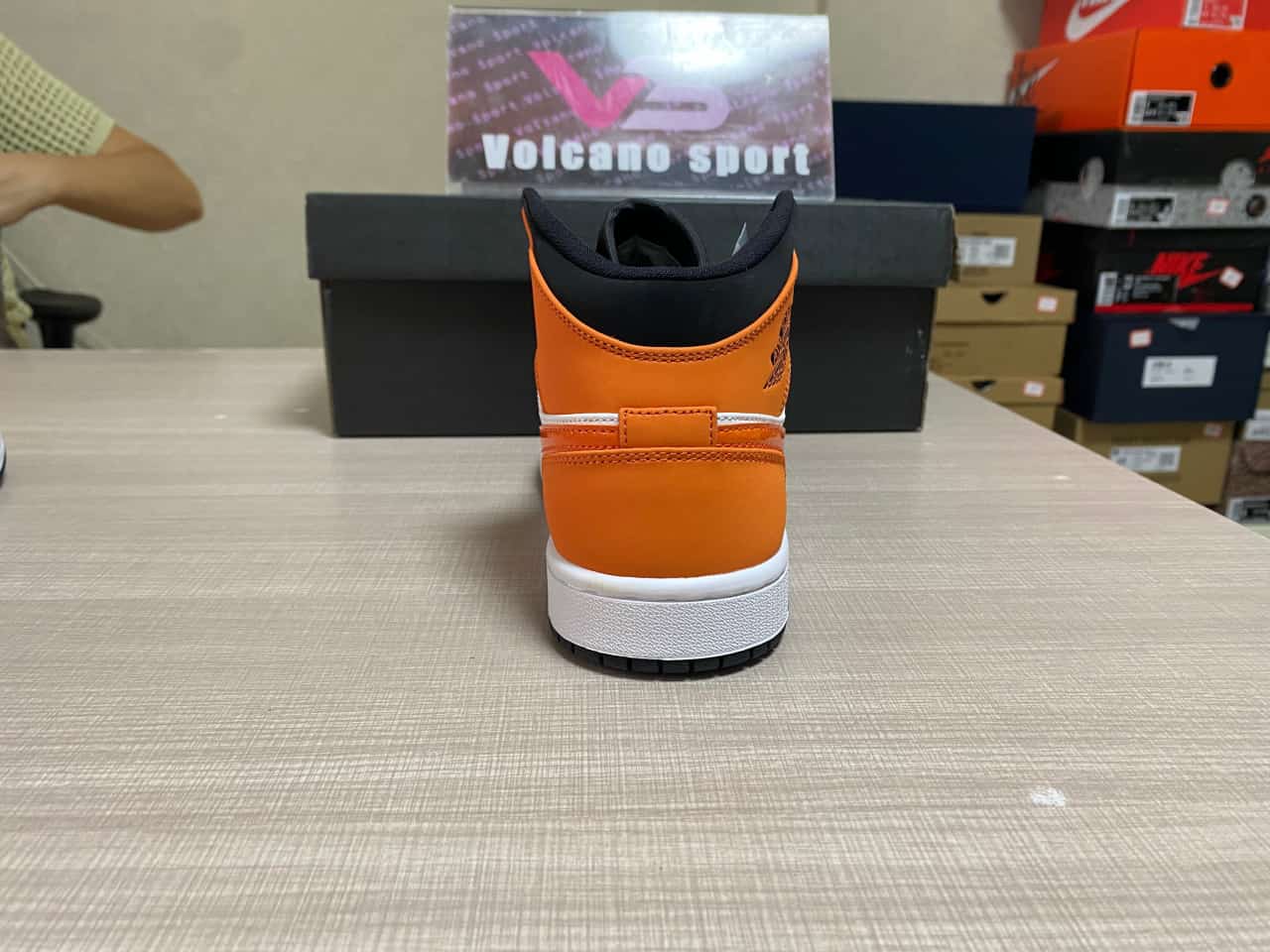 Jordan 1 Mid Shattered Backboard 554724-058