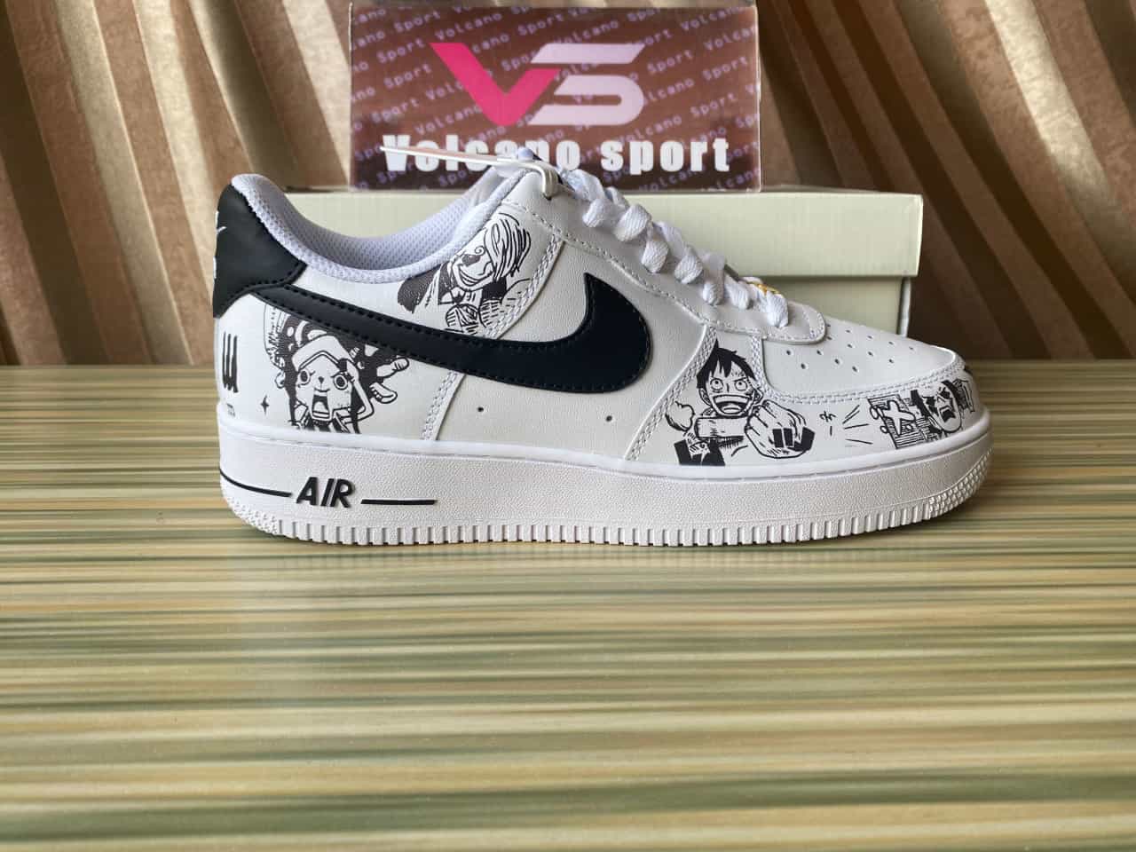 Air Force 1 07 Low White Black Metallic Gold AM0703-122