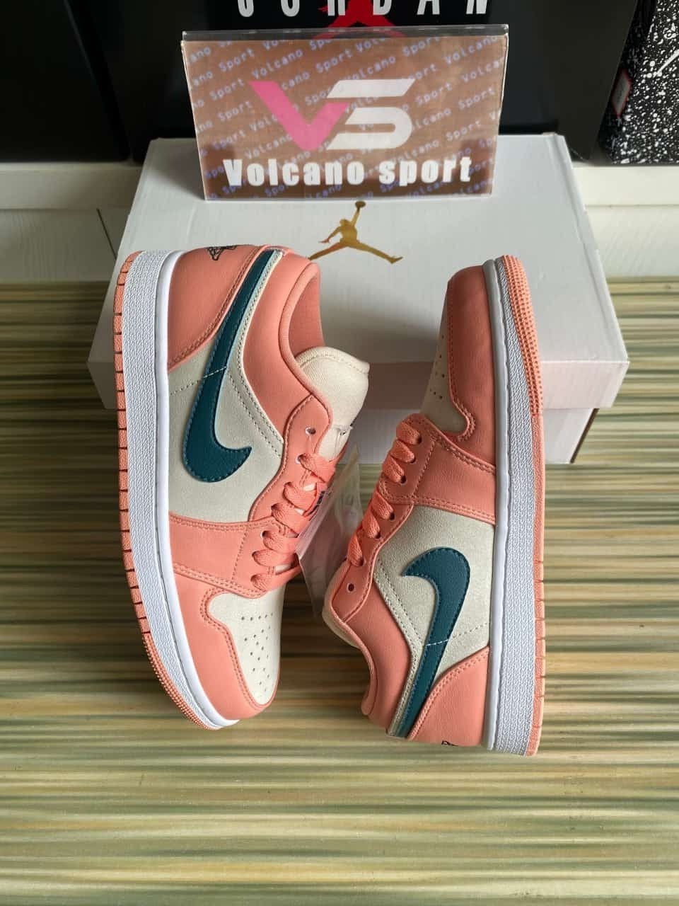 Jordan 1 Low Light Madder Root DC0774-800