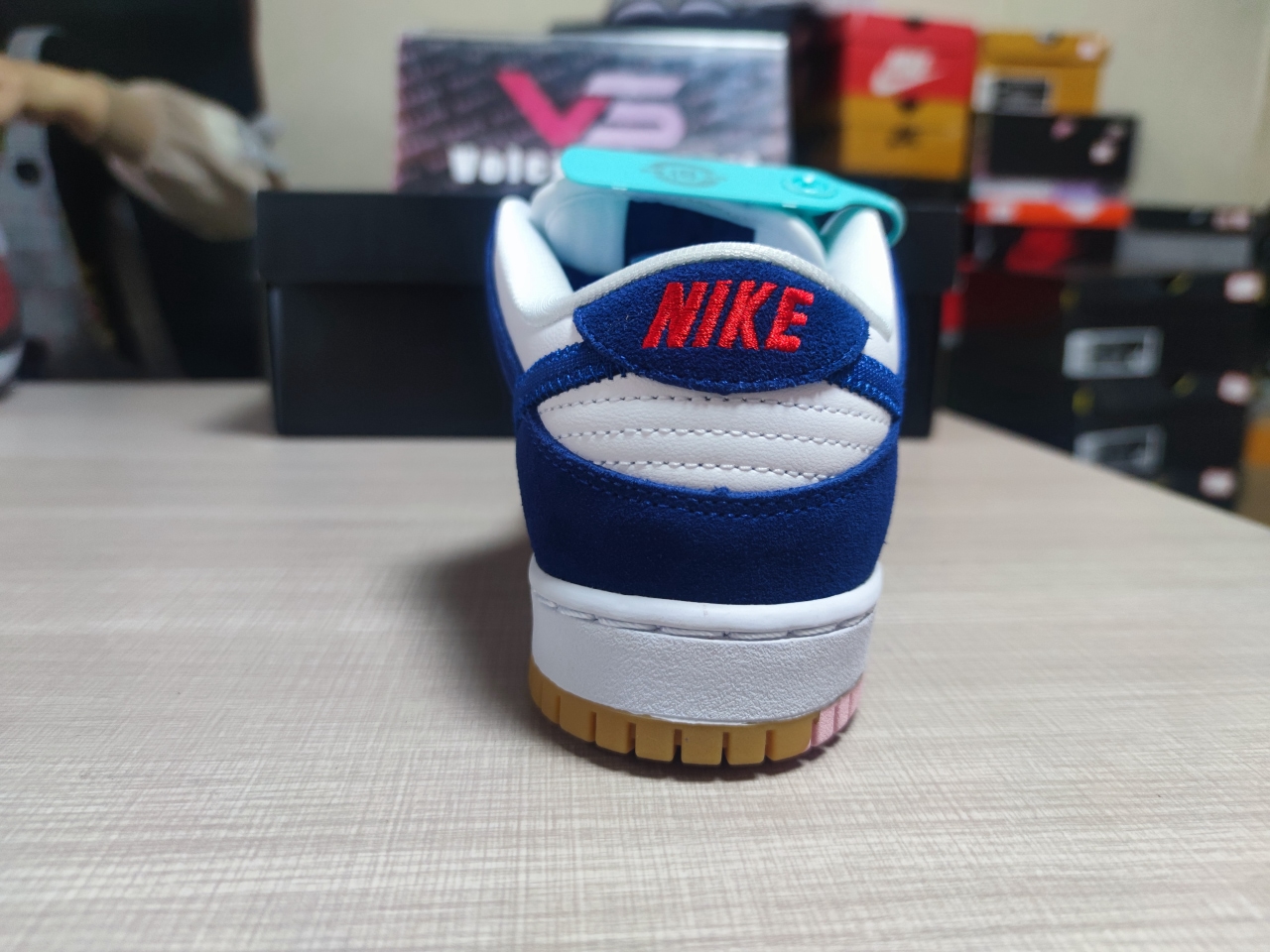 SB Dunk Low Los Angeles Dodgers DO9395-400