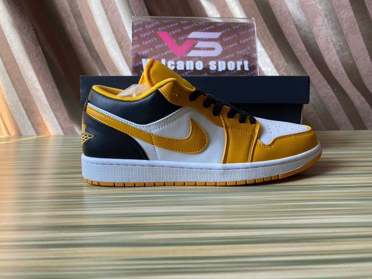 Jordan 1 Low Taxi 553558-701
