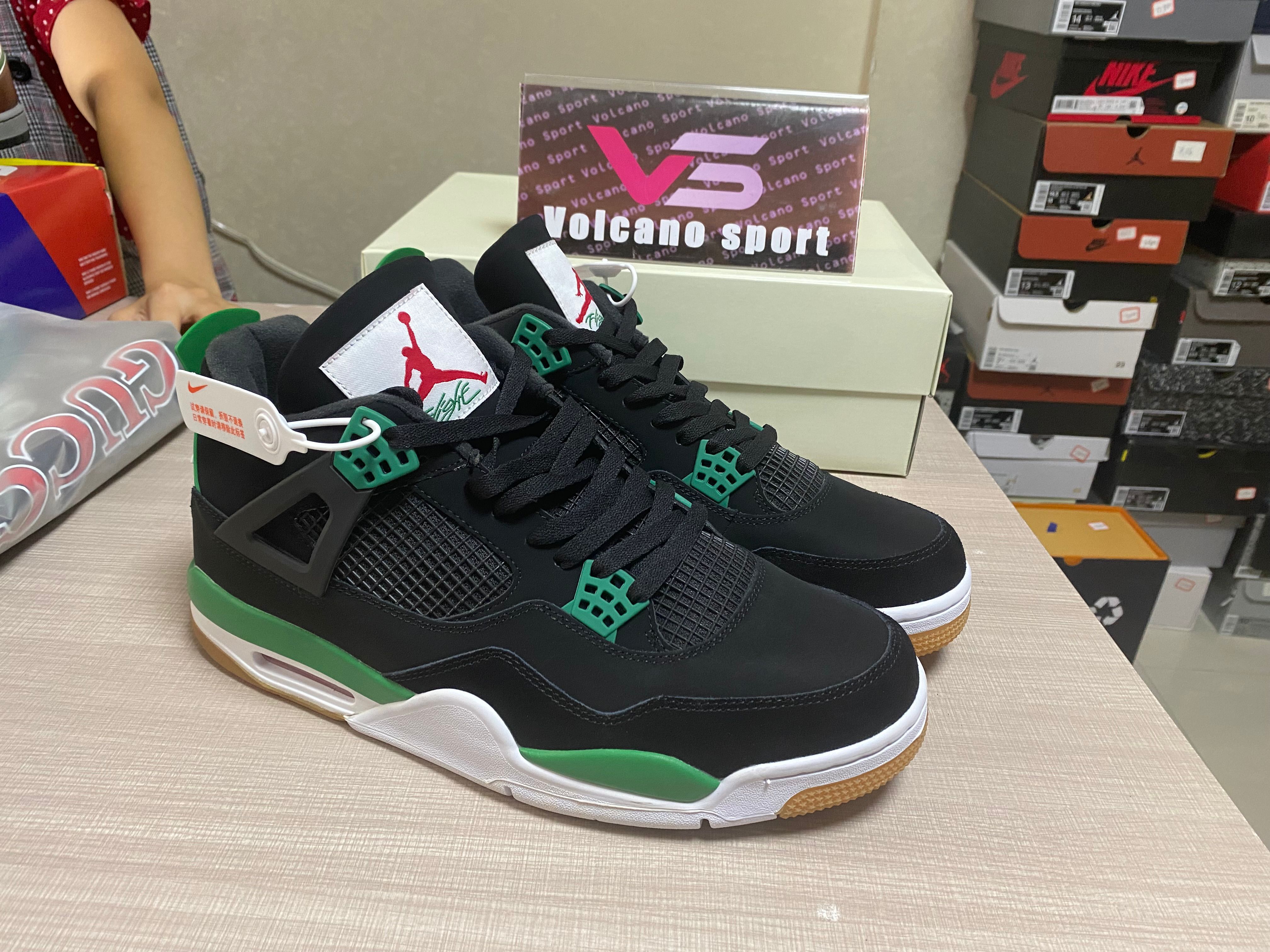 Nike SB Jordan 4 Retro SP