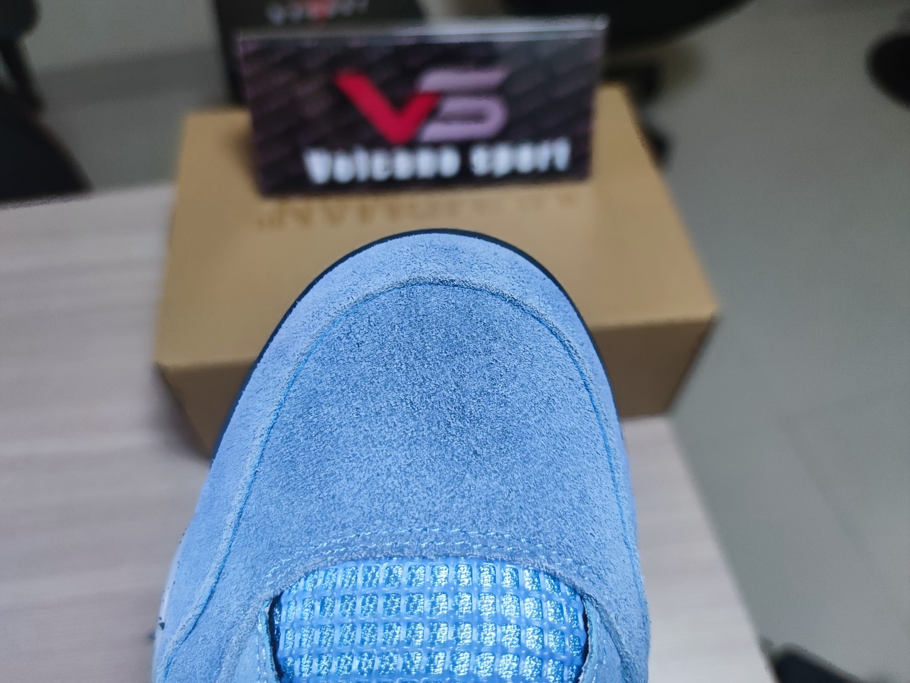 Jordan 4 “University Blue”CT8527-400