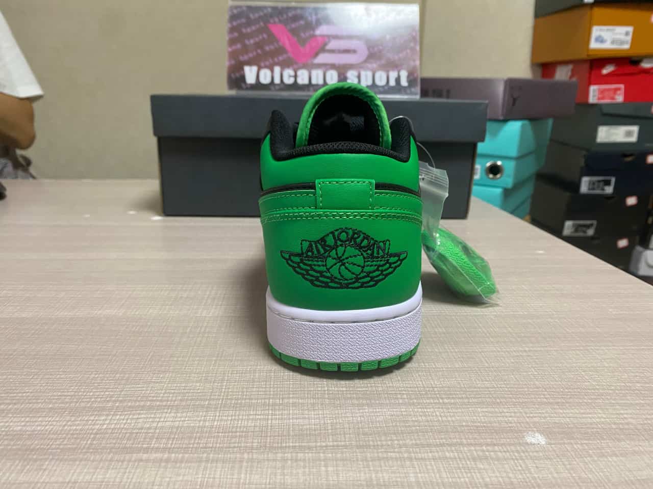 Jordan 1 Low Lucky Green 553558-065