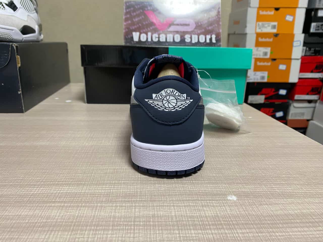 Jordan 1 Low SB Midnight Navy CJ7891-400