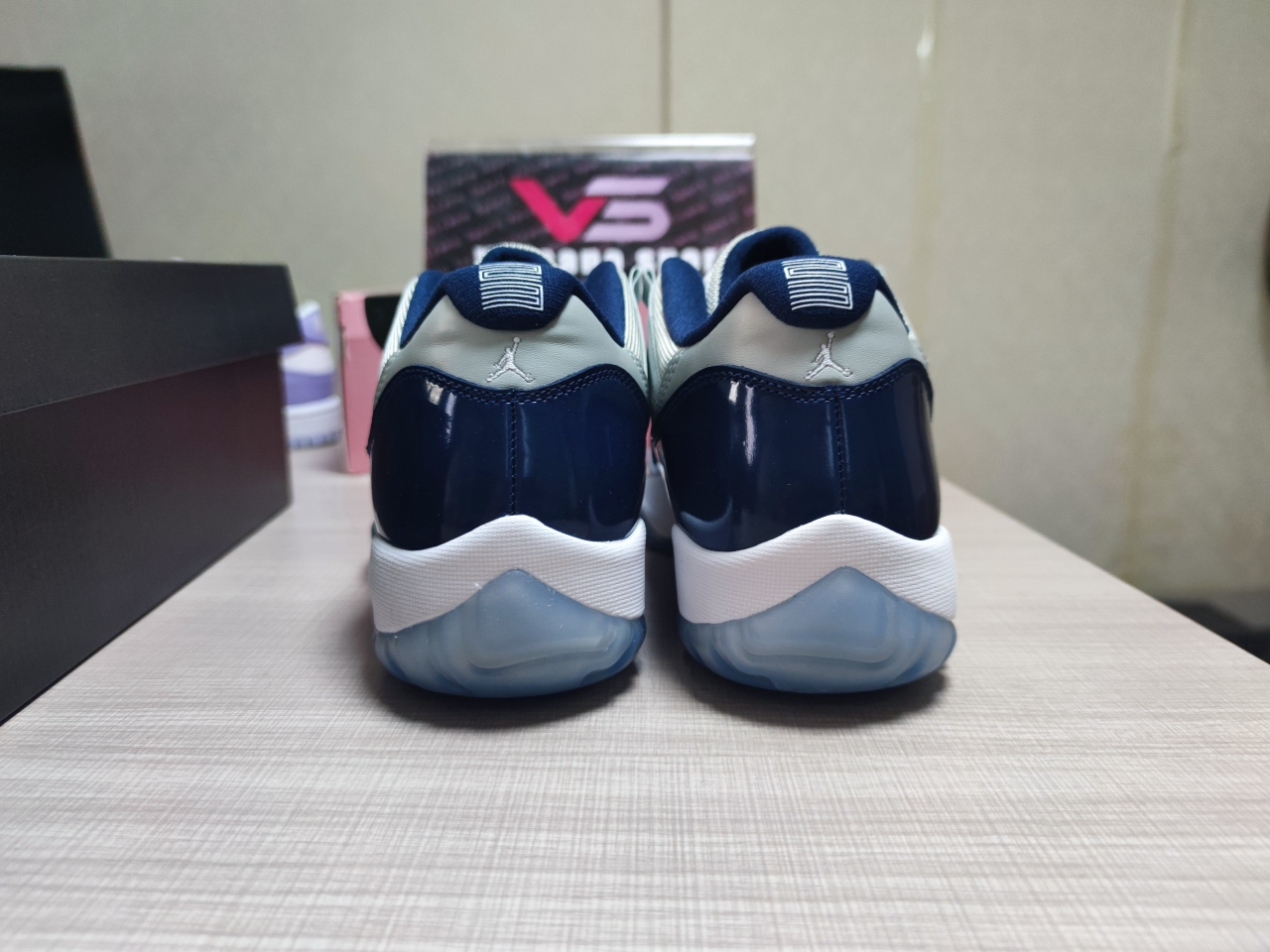 Jordan 11 Retro Low Georgetown 528895 007