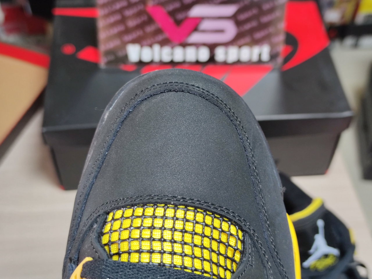 Jordan 4 Retro Thunder 308497 008