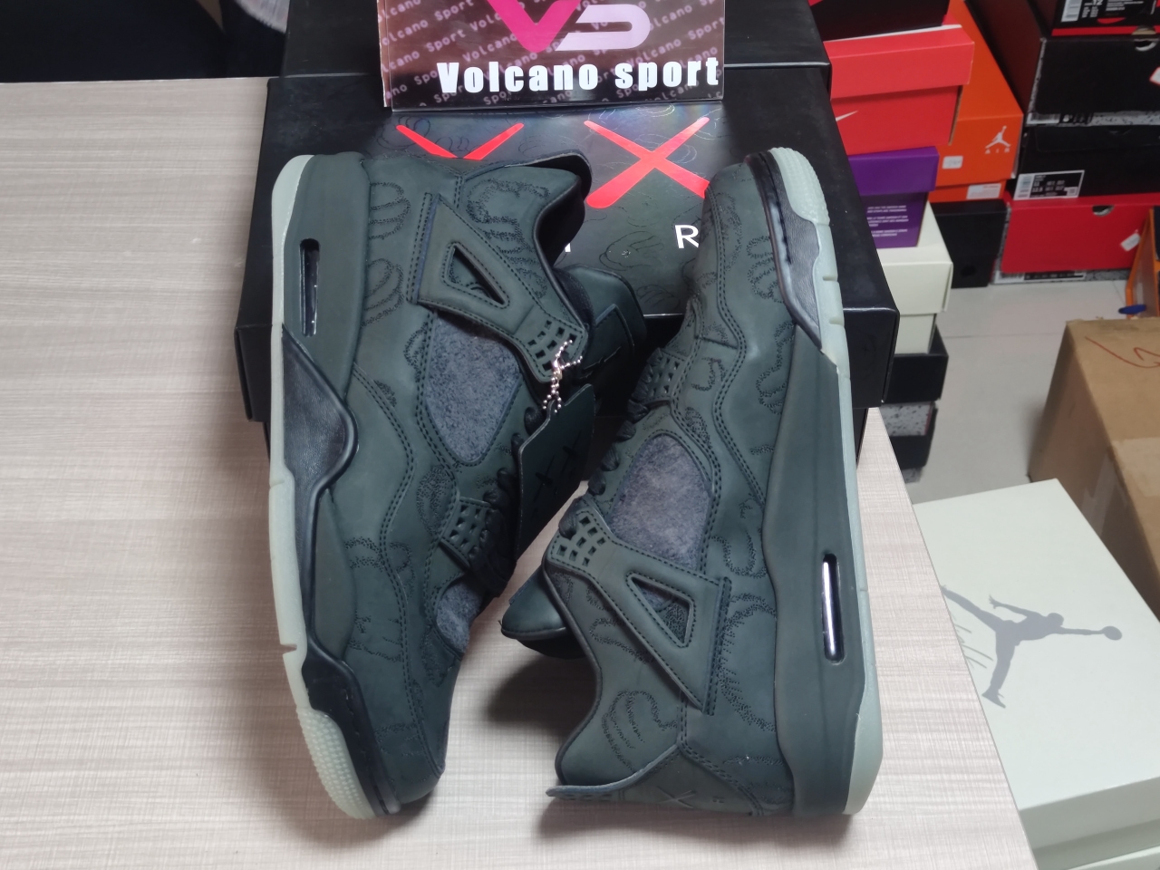 Jordan 4 Retro Kaws Black 930155-001