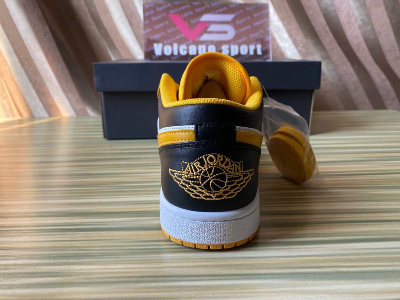 Jordan 1 Low Taxi 553558-701