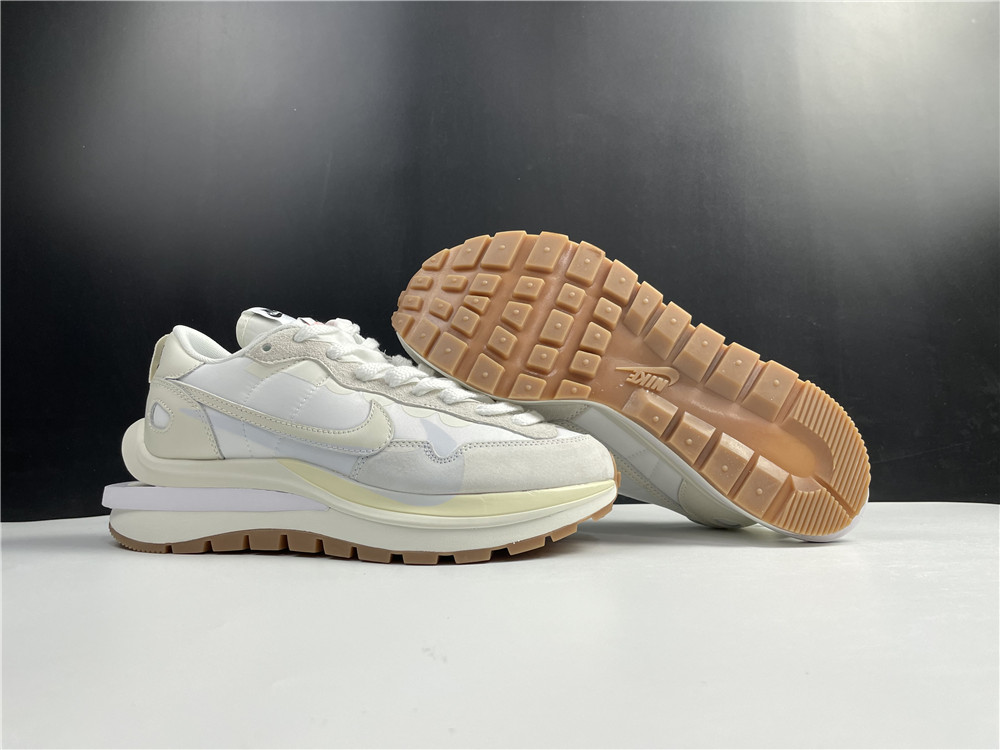 Nike Vaporwaffle sacai Sail Gum DD1875-100