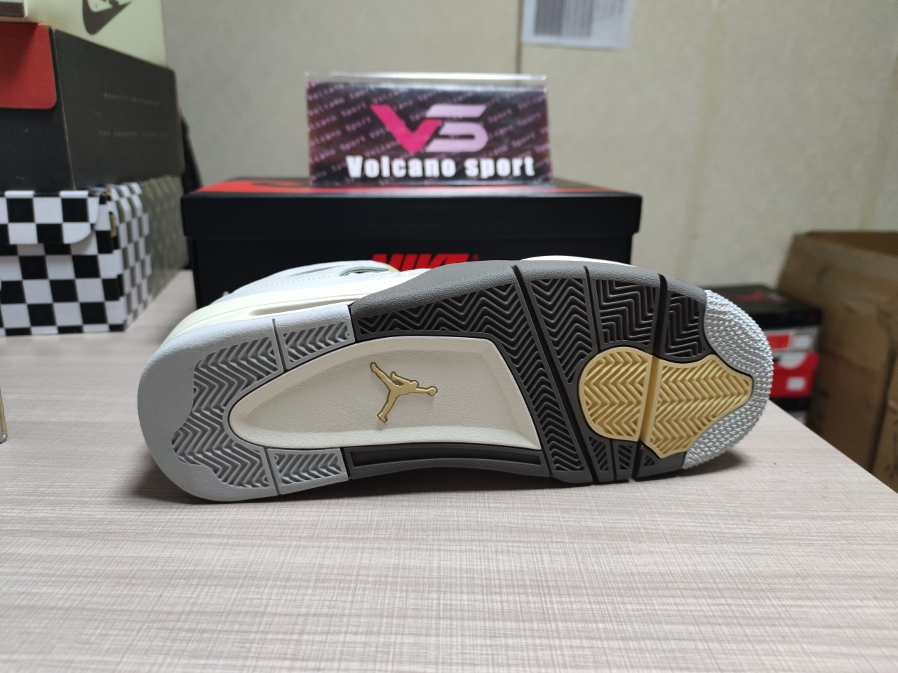 Jordan 4 Retro SE Craft Photon Dust DV3742 021