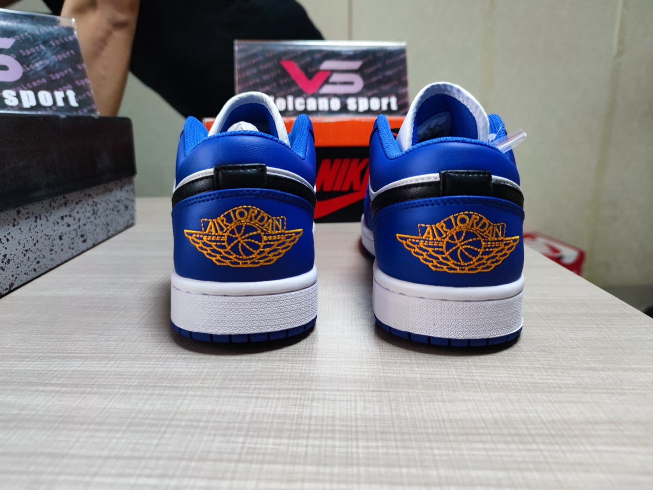 Jordan 1 Low Hyper Royal Orange Peel 553558-401