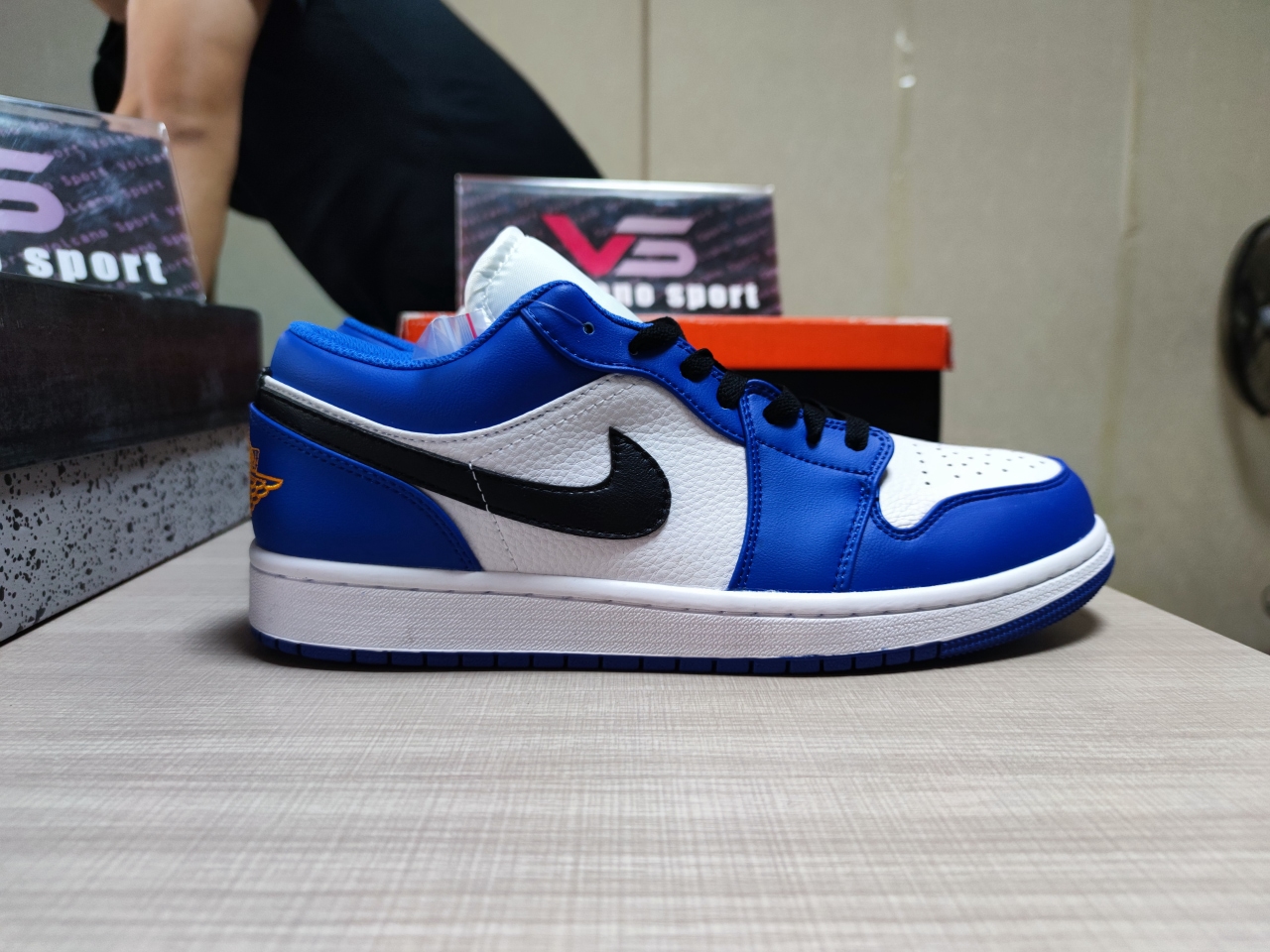 Jordan 1 Low Hyper Royal Orange Peel 553558-401