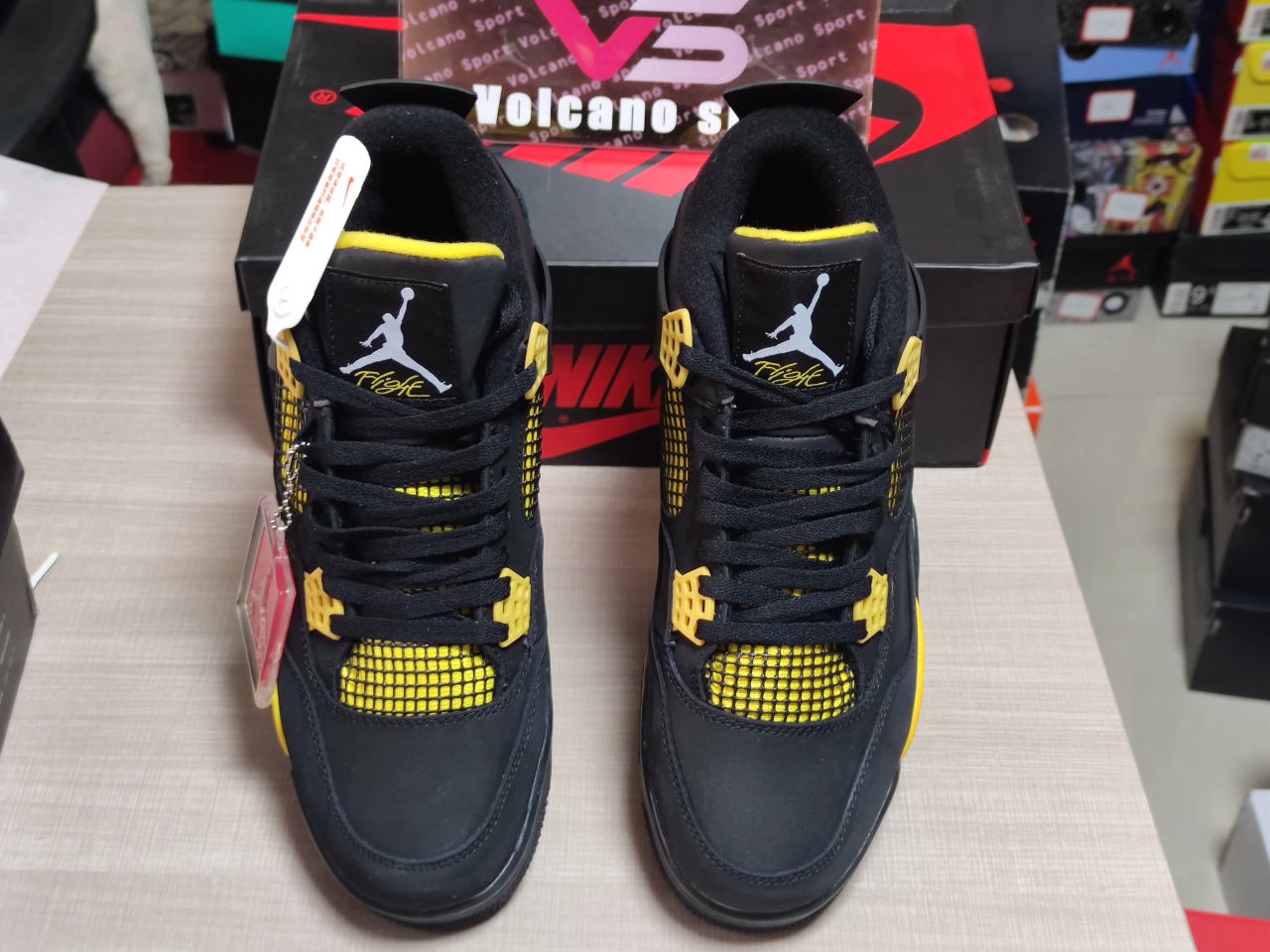 Jordan 4 Retro Thunder 308497 008